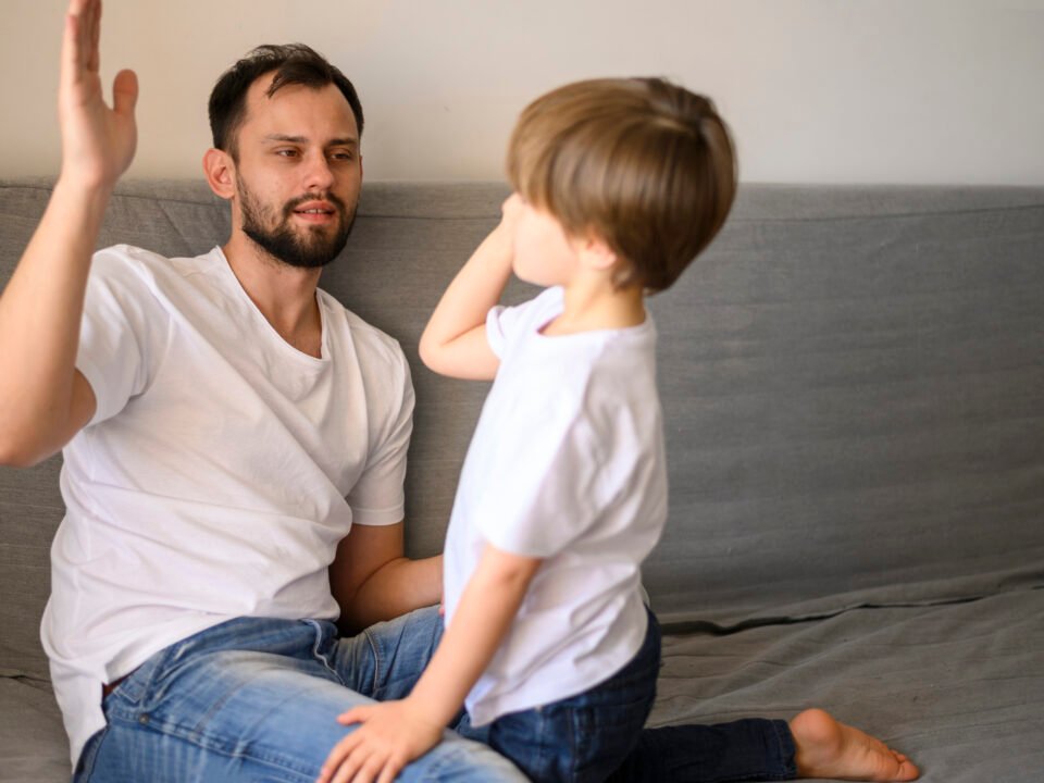 تعامل الاباء مع الطفل الكذاب