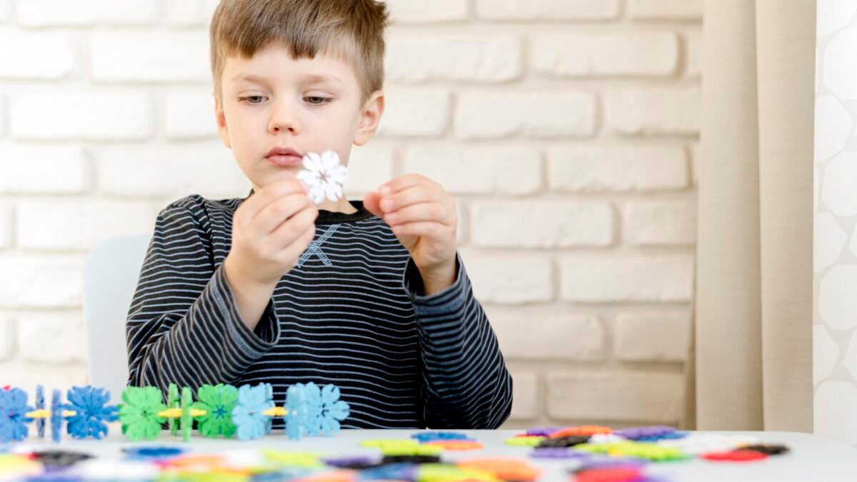 التوحد (اضطراب طيف التوحد) وعلاجه