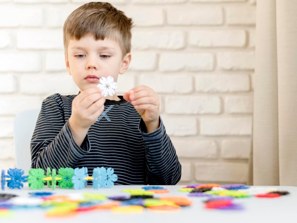 التوحد (اضطراب طيف التوحد) وعلاجه